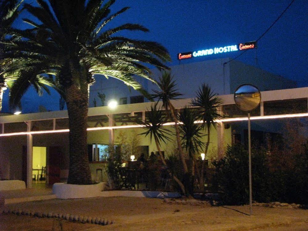 Cosmos Grand Hostal Sant Francesc de s'Estany Exterior photo