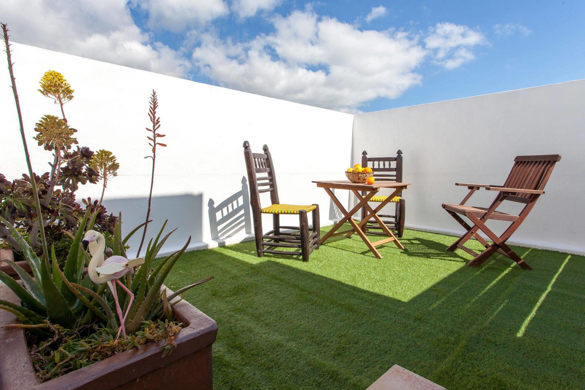 Cosmos Grand Hostal Sant Francesc de s'Estany Exterior photo